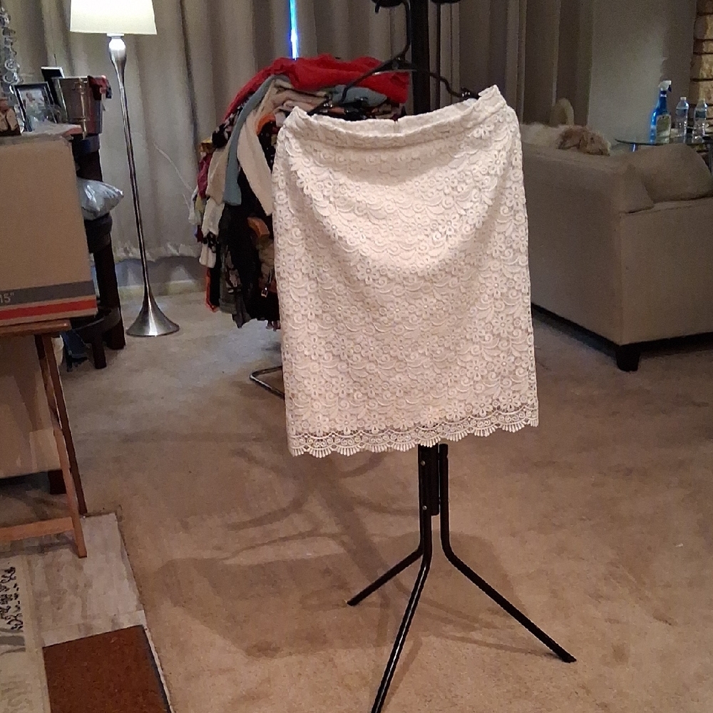 Uniqlo Elegant White Lace Pencil Skirt